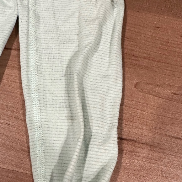 Sea foam colored lulu long sleeve - Picture 3 of 7